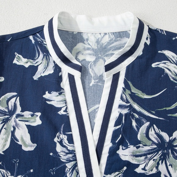 Trendy Boutique Navy and White Floral Blouse - Picture 8 of 13